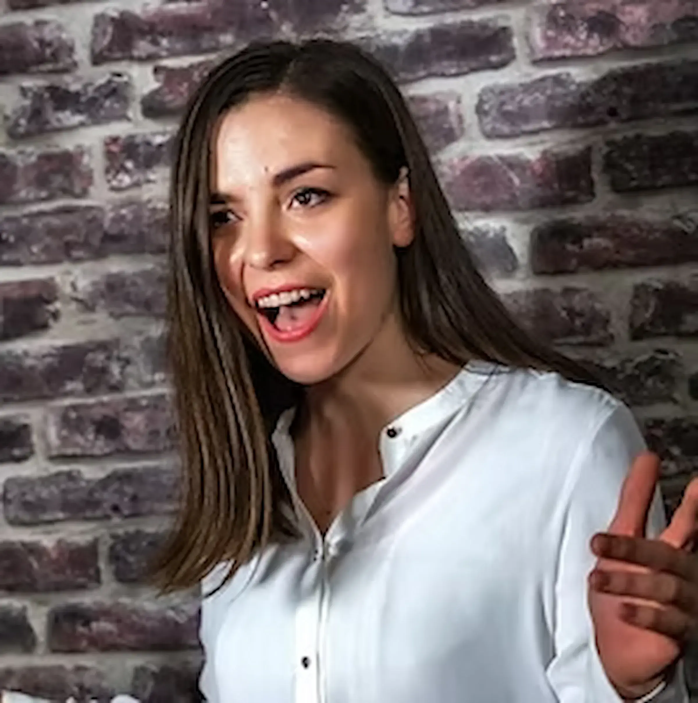 Liuba hosting an online vocal coaching session